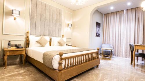 Standard Queen Room