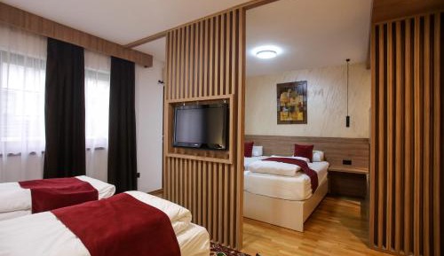 Deluxe Family Room