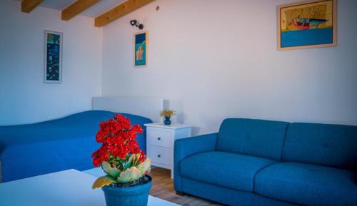 One-Bedroom Holiday Home