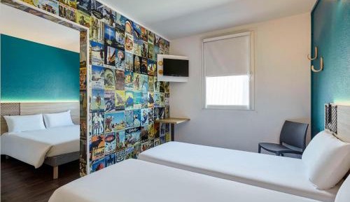 Cabrio Family Room with Private Bathroom