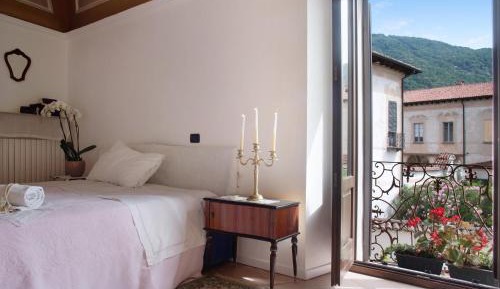 Superior One-Bedroom Apartment with Balcony
