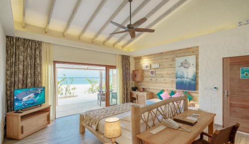 Beach Suite with Pool with Floating Breakfast