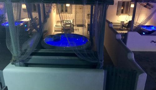 Two-Bedroom Apartment with External Hot Tub
