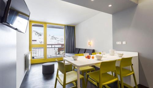 Apartment 1048 with balcony and mountain view