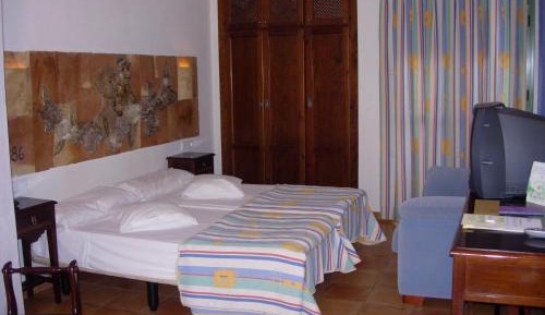 Double Room with Extra Bed (3 Adults)