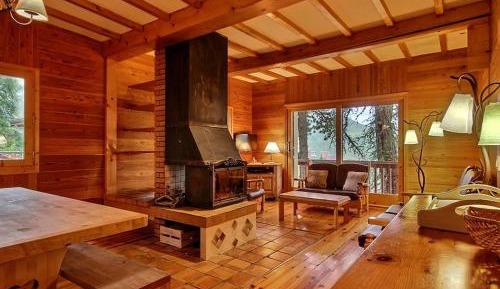 Chalet (10 Adults)