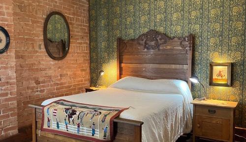 Standard Double Room with Shared Bathroom