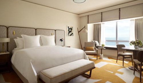 Bayfront Accessible Room King Bed