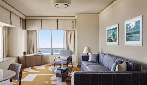 Grand Bayfront Corner Suite