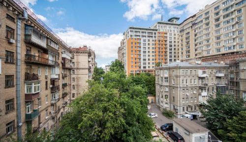 Design Apartment with Balcony - Khreschatyk, 29