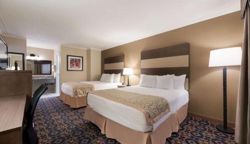 Two-Bedroom Queen Room with Three Queen Beds