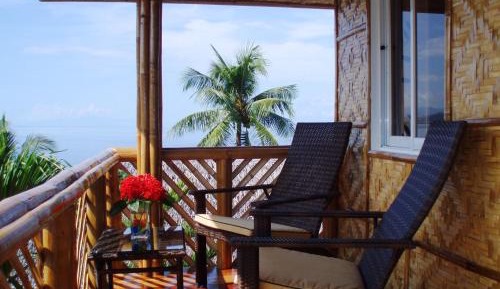 Deluxe Queen Room with Balcony