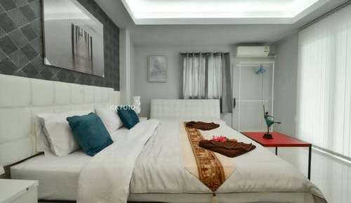 King Studio with Sofa Bed