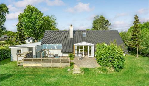 Five-Bedroom Holiday Home