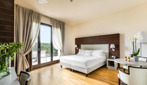 Deluxe Queen Room