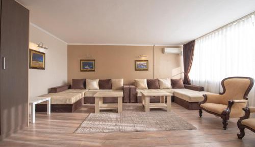 Deluxe Family Suite