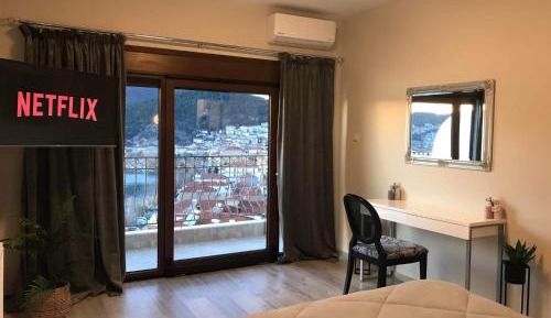Suite with Lake View