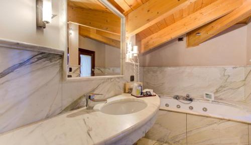 Deluxe Double or Twin Room with Spa Bath