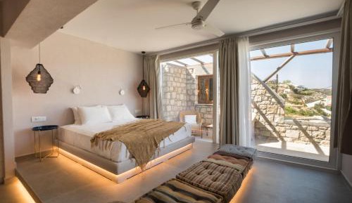 Executive Suite with Sea View & Jetted Tub