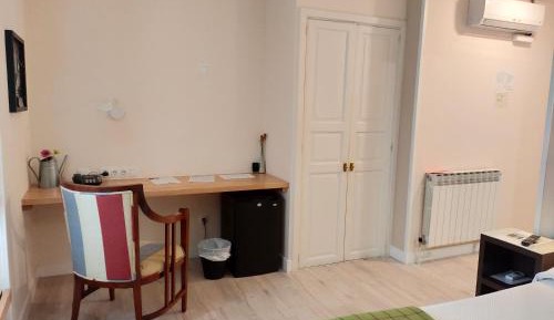 Standard Queen Room
