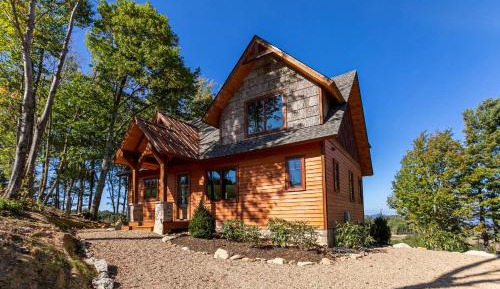 Three-Bedroom Holiday Home 