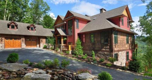 Six-Bedroom Holiday Home
