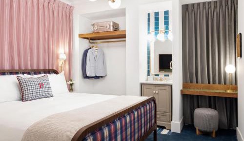 Queen Room