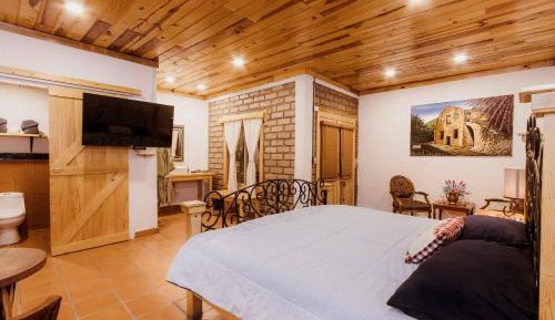 Deluxe King Suite