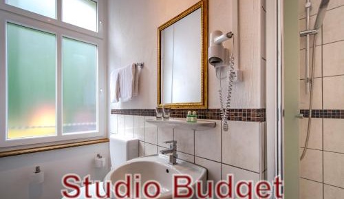 Budget Studio