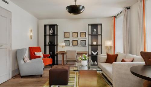 Deluxe Suite, 1 Bedroom Larger Suite, 1 King