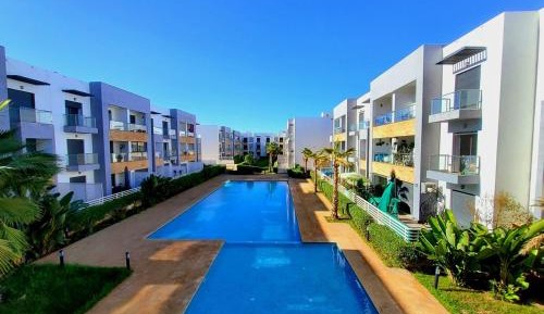 Apartment with Pool View 