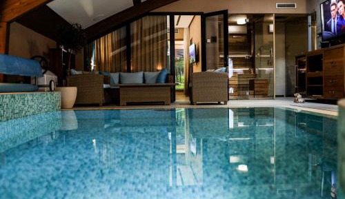One-Bedroom Suite with Private Pool and Sauna