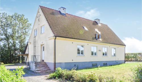 Seven-Bedroom Holiday Home