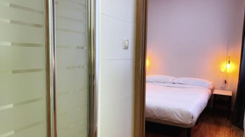 Single Room with Private Bathroom