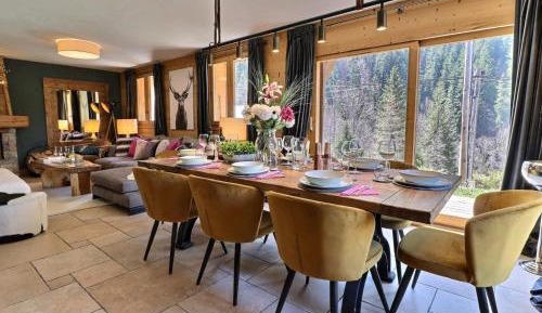 Chalet (8 Adults)