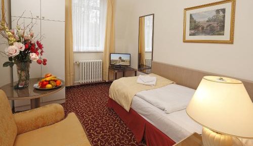 Standard Single Room with Courtyard View