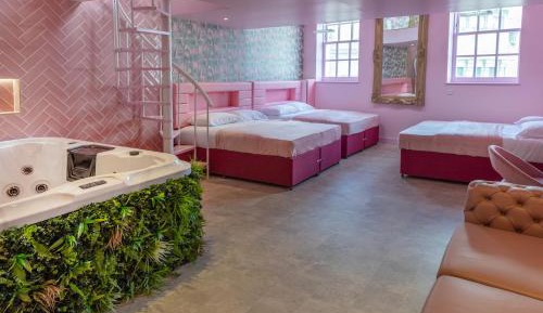 Suite with Hot Tub
