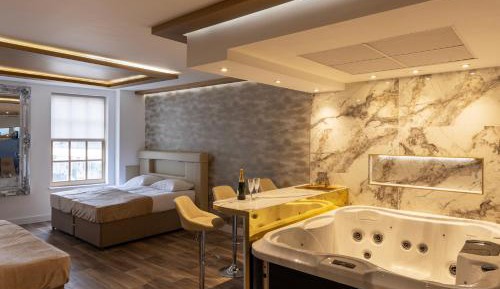 Suite with Hot Tub