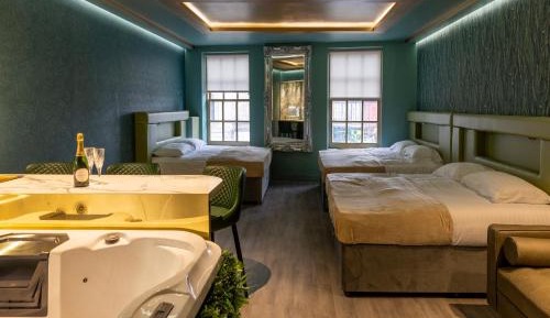 Suite with Hot Tub