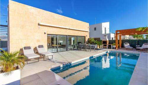 Three-Bedroom Holiday Home 