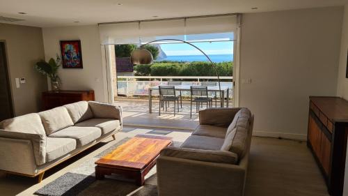 One-Bedroom Apartment with Sea View