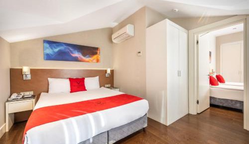 Deluxe Quadruple Room
