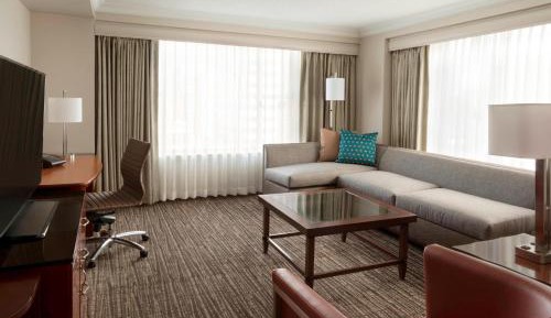1 Bedroom Suite, 1 King, Sofa bed, Trinity Square view