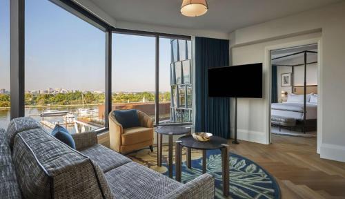 Deluxe River View One Bedroom Suite