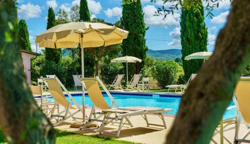 Three-Bedroom Apartment with Garden and Pool View (6 Adults)