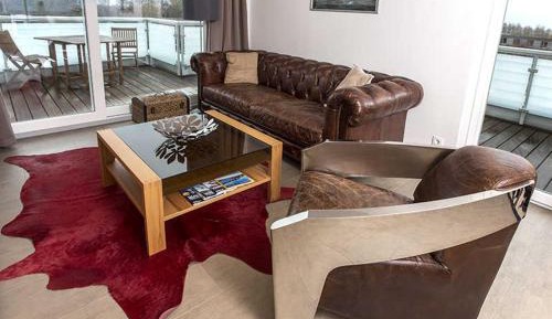 One-Bedroom Apartment with Balcony