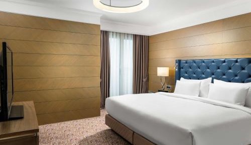 Suite with City View - Lounge Access