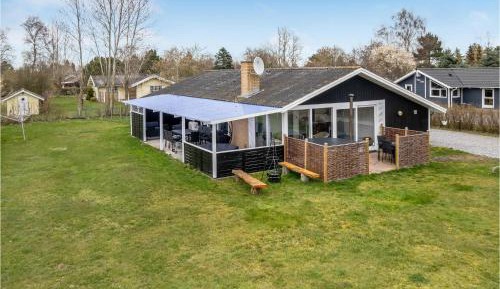 Three-Bedroom Holiday Home 