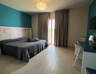 Double Room with Balcony and Partial Sea View