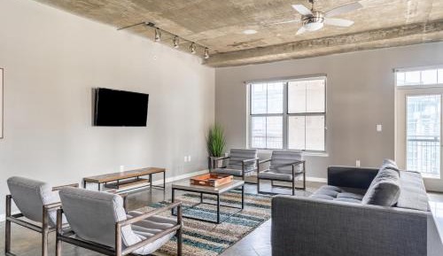 Two-Bedroom Apartment (Self Check-in with Virtual Front Desk)